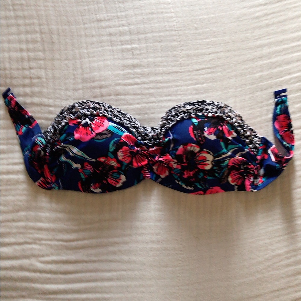 Strapless Ruffled Flower Bikini Top